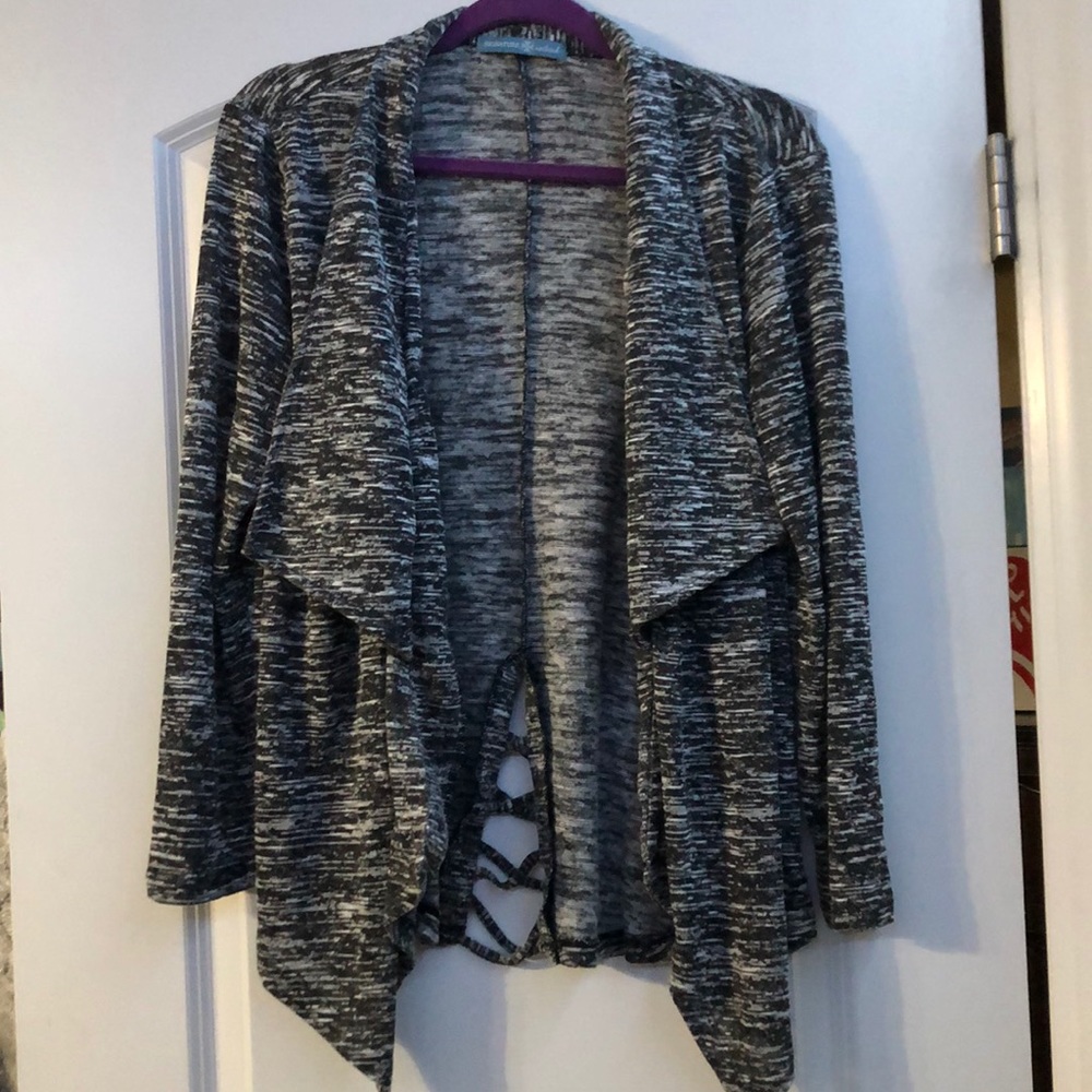 Semi used 🖤&🤍 cardigan for women! So comfy!